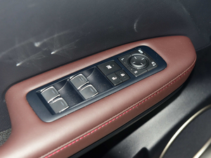 2018款350L 基本型 7座 中控区