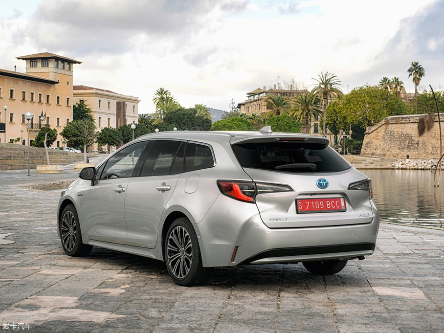 2019_() Touring Sports Hybrid