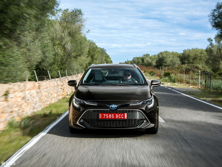 2019_() Touring Sports Hybrid