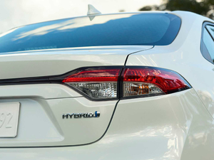 2019Sedan Hybrid ϸ