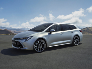 2019款Touring Sports Hybrid 左前45度