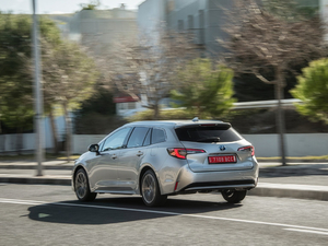 2019款Touring Sports Hybrid 整体外观