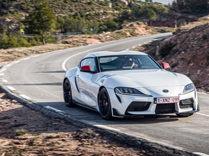 20202.0T GR Supra WҎ w^