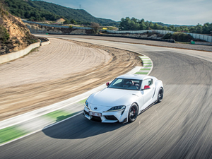 20202.0T GR Supra WҎ w^