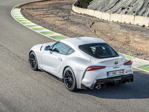 20202.0T GR Supra WҎ w^