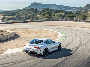 20202.0T GR Supra WҎ w^