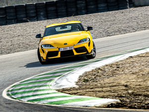 20202.0T GR Supra WҎ w^