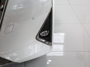 2020款2.5L 双擎黄金特别版 前雾灯