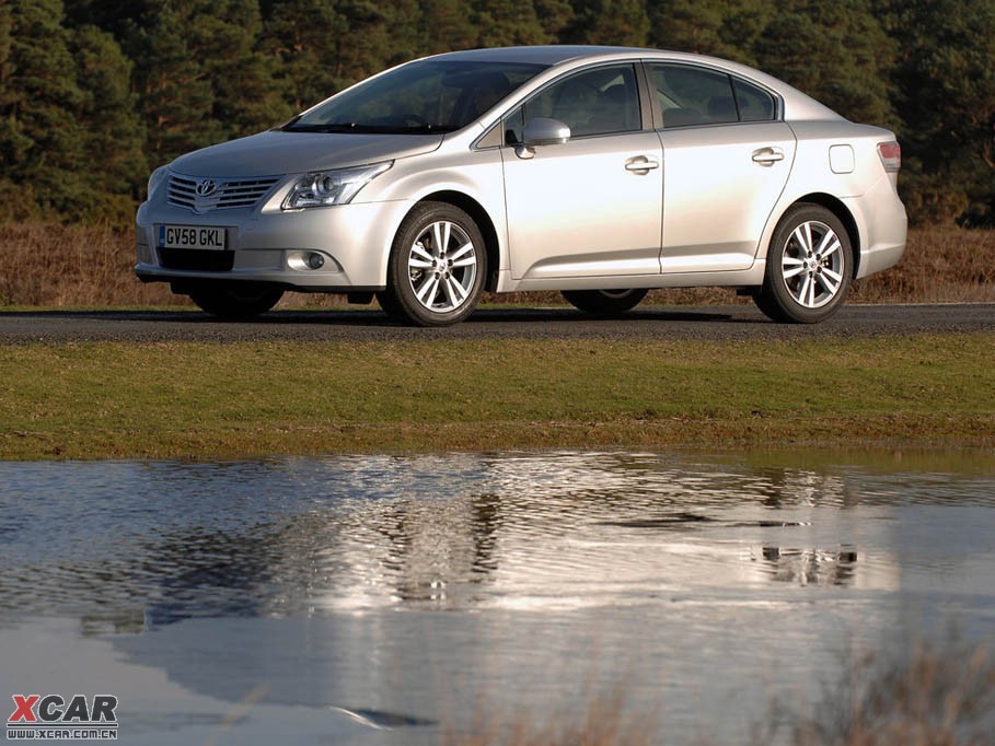 2012Avensis 