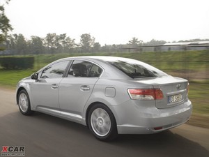 2012Avensis w^