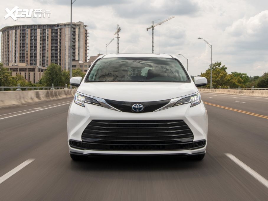 2021Sienna 2.5L LE 8 