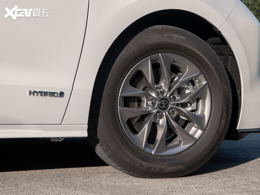 2021Sienna 2.5L LE 8 