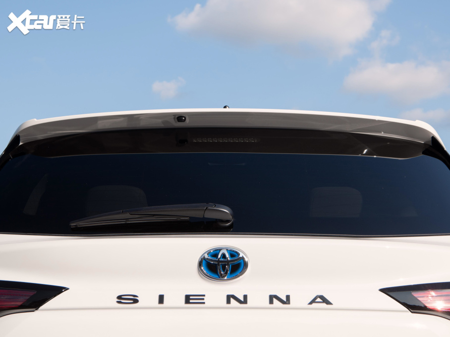 2021Sienna 2.5L (q)LE 8 