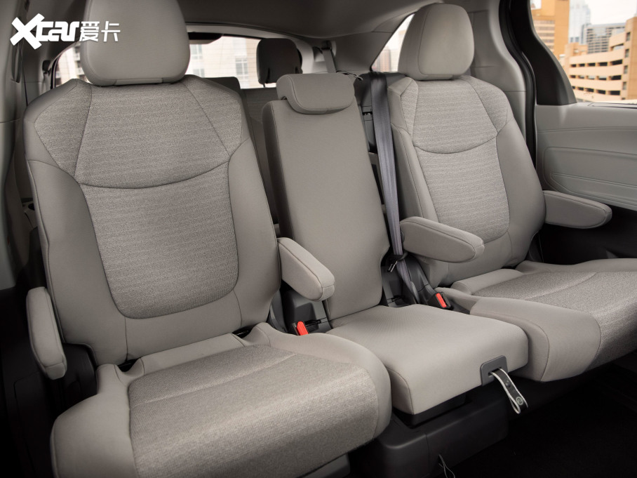 2021Sienna 2.5L LE 8 