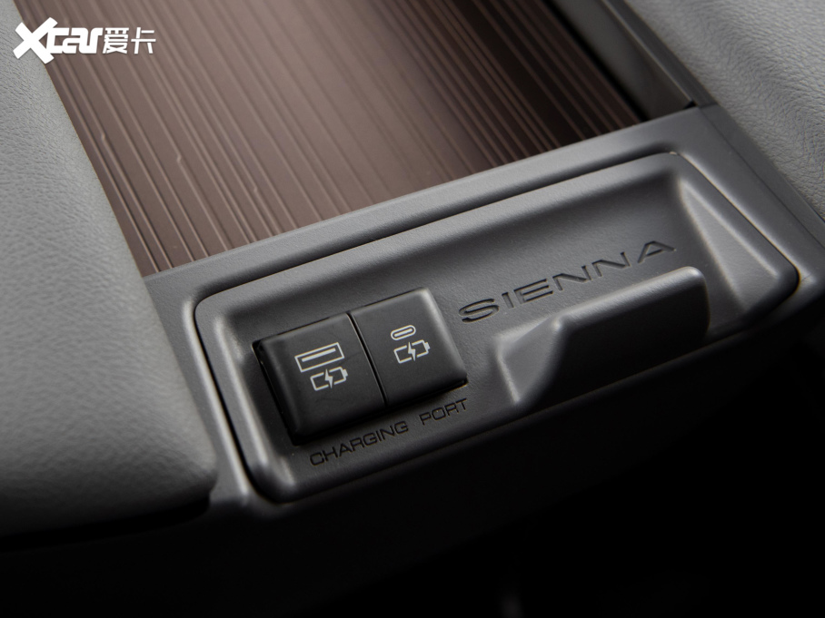 2021Sienna 2.5L LE 8 