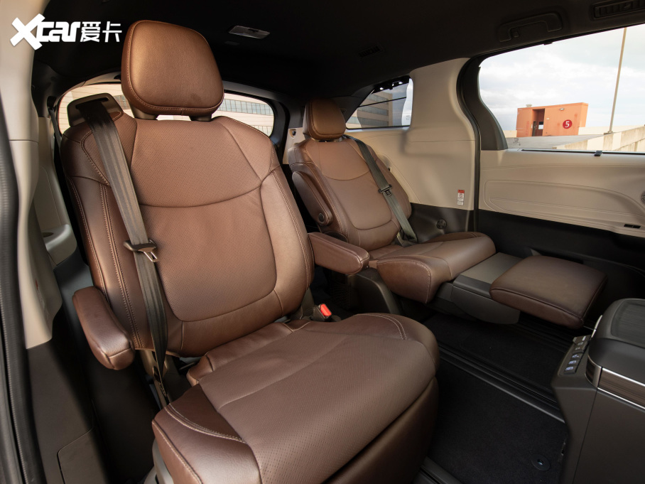 2021Sienna 2.5L (q)Platinum 7 