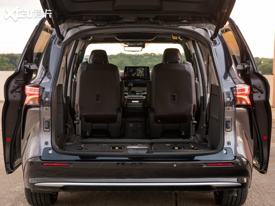 2021Sienna 2.5L (q)Platinum 7 