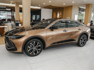 2023款皇冠(进口) SportCross 2.5L HEV两驱尊贵版