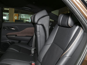 2023SportCross 2.5L HEVF g