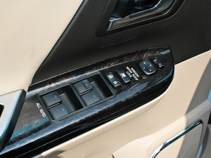 2012款3.5L 豪华版 主驾车窗控制区	