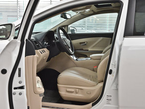 2013款2.7L 四驱豪华版 前排空间