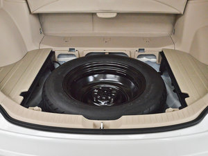 2013款2.7L 四驱豪华版 备胎