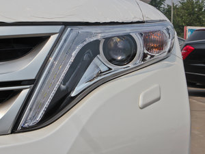 2013款2.7L 两驱豪华版 大灯