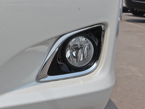 2013款2.7L 两驱豪华版 前雾灯