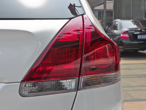 2013款2.7L 两驱豪华版 尾灯