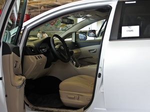 2013款2.7L 两驱豪华版 前排空间