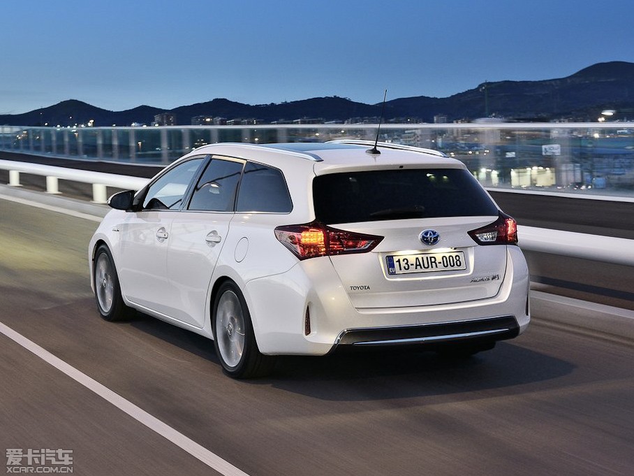 2013���S��Auris Touring Sports