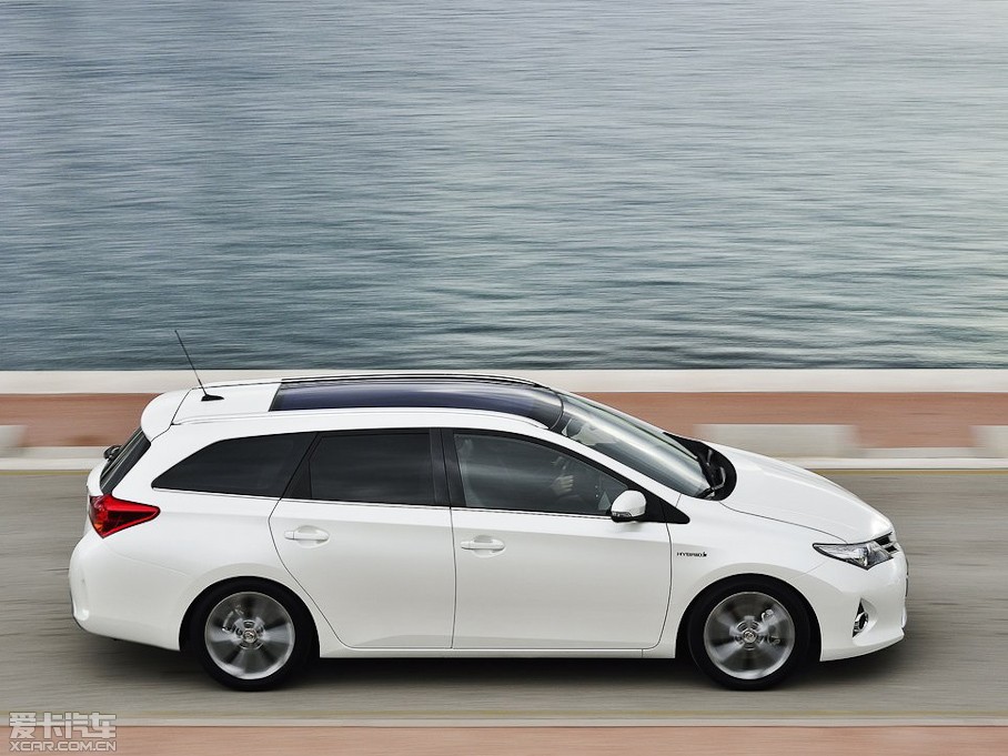 2013���S��Auris Touring Sports