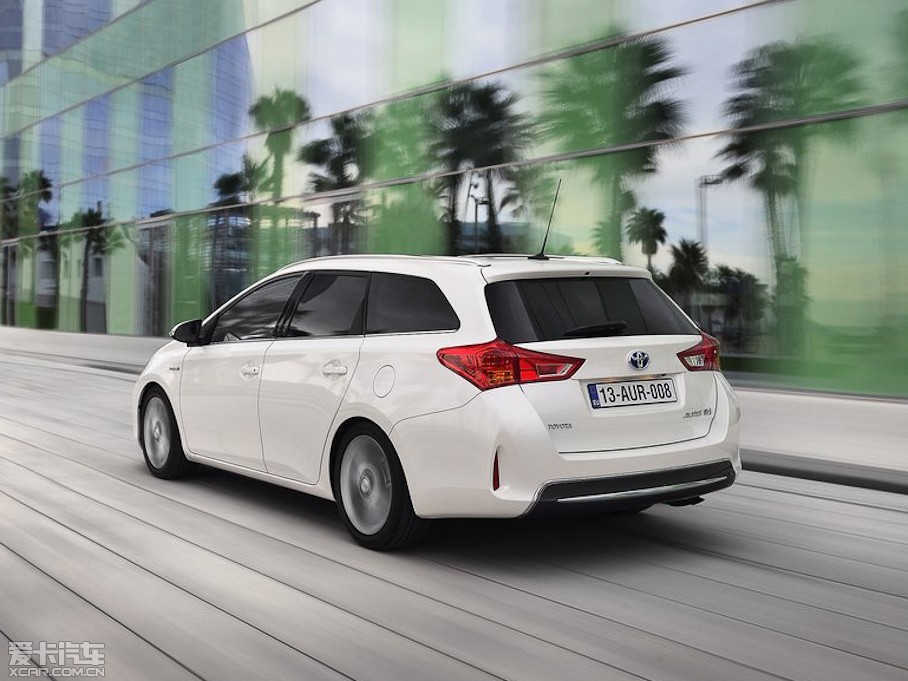 2013���S��Auris Touring Sports