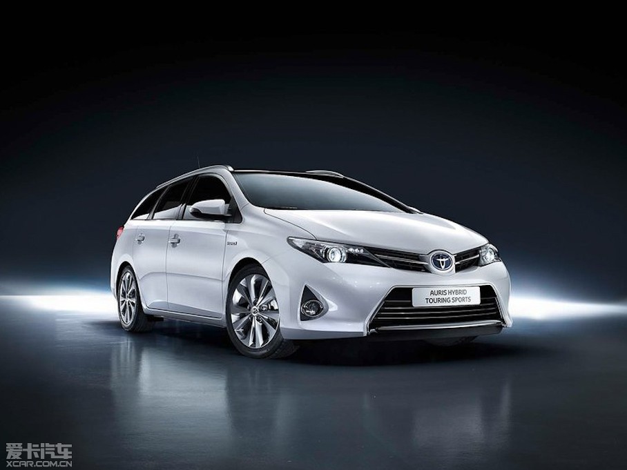 2013���S��Auris Touring Sports
