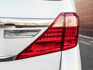 2013款3.5L 尊贵版 尾灯