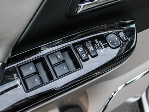 2013款3.5L 尊贵版 主驾车窗控制区	