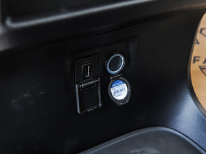 2015款3.5L 两驱L 中控区