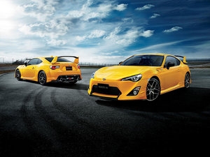 2015Yellow Limited؄e w^