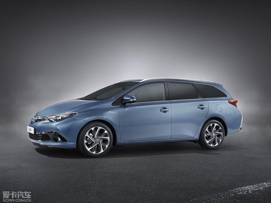 2015Auris а