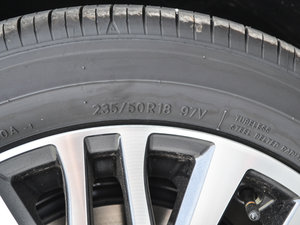 2018款3.5L 尊贵版 轮胎尺寸