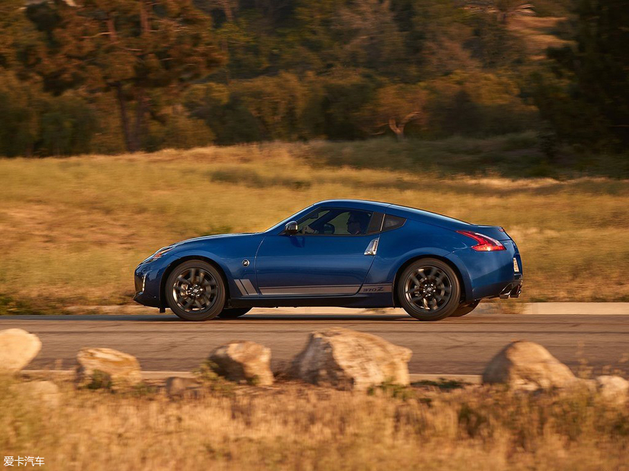2019ծa370Z Heritage Edition