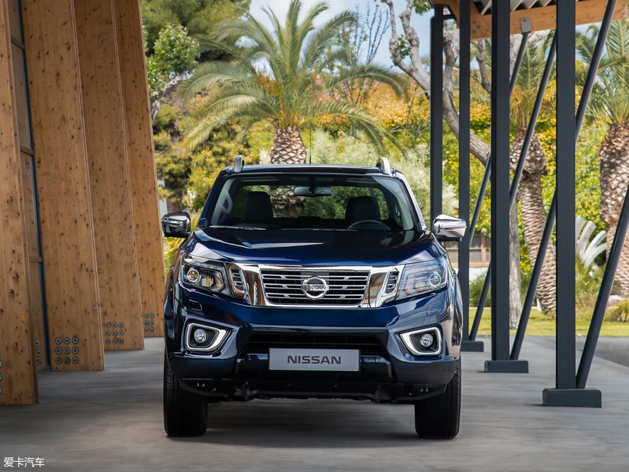 2020Navara() 