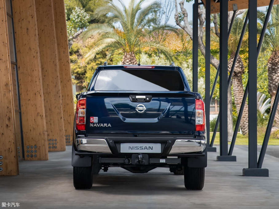 2020Navara() 
