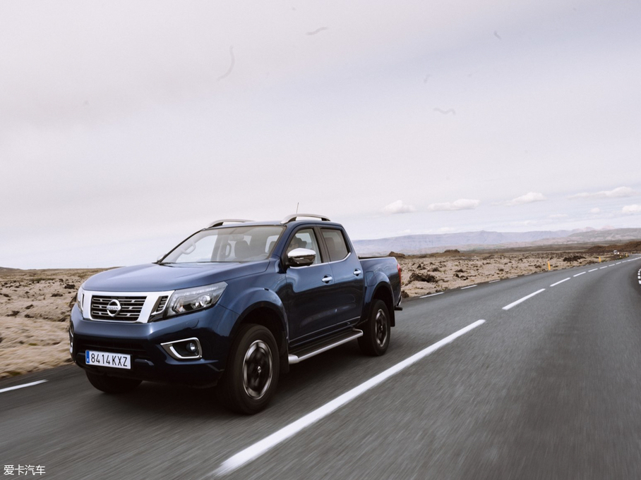 2020Navara() 