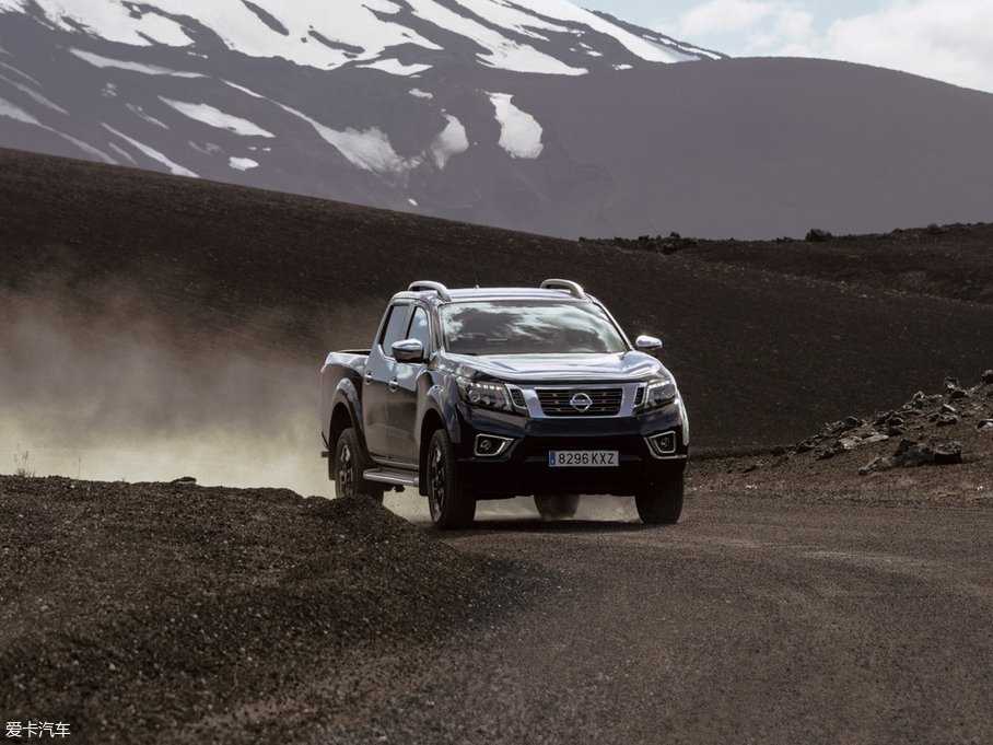 2020Navara() 