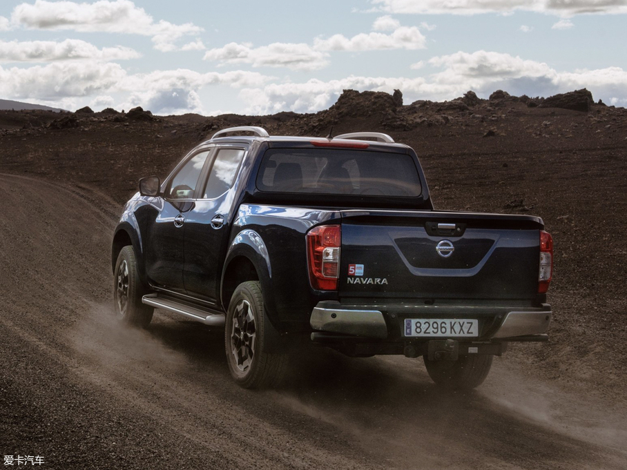 2020Navara() 
