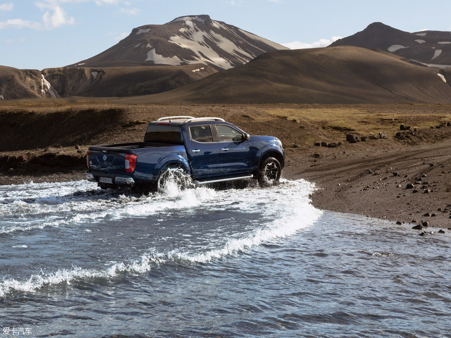 2020Navara() 