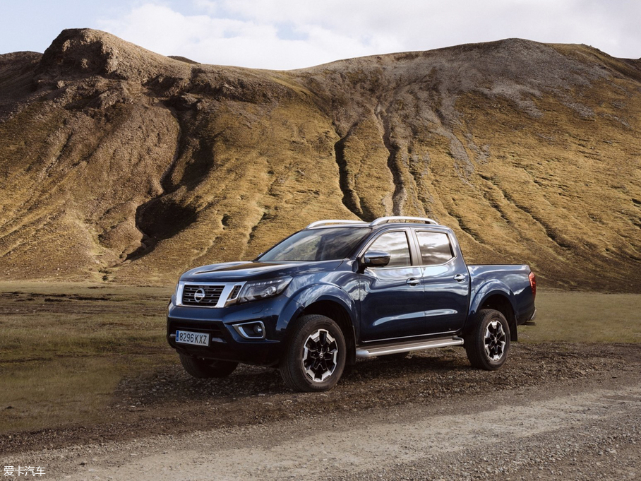 2020Navara() 