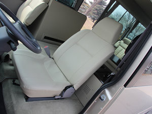 2013款4.5L VIP高配版(18座) 主驾驶座椅
