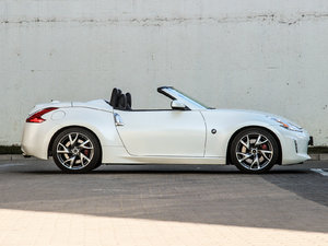 20133.7L Roadster 